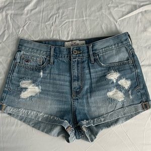 HOLLISTER LOW-MID RISE JEAN SHORTS